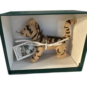 R John Wright #0018 of 3500 Winnie The Pooh - Pocket Tigger With Box Certificate